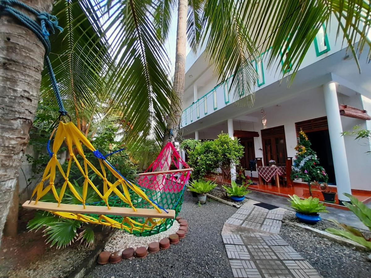 Sayura Beach Hotel Mirissa Bagian luar foto
