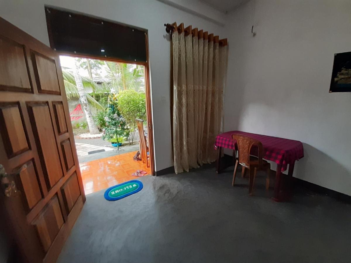 Sayura Beach Hotel Mirissa Bagian luar foto