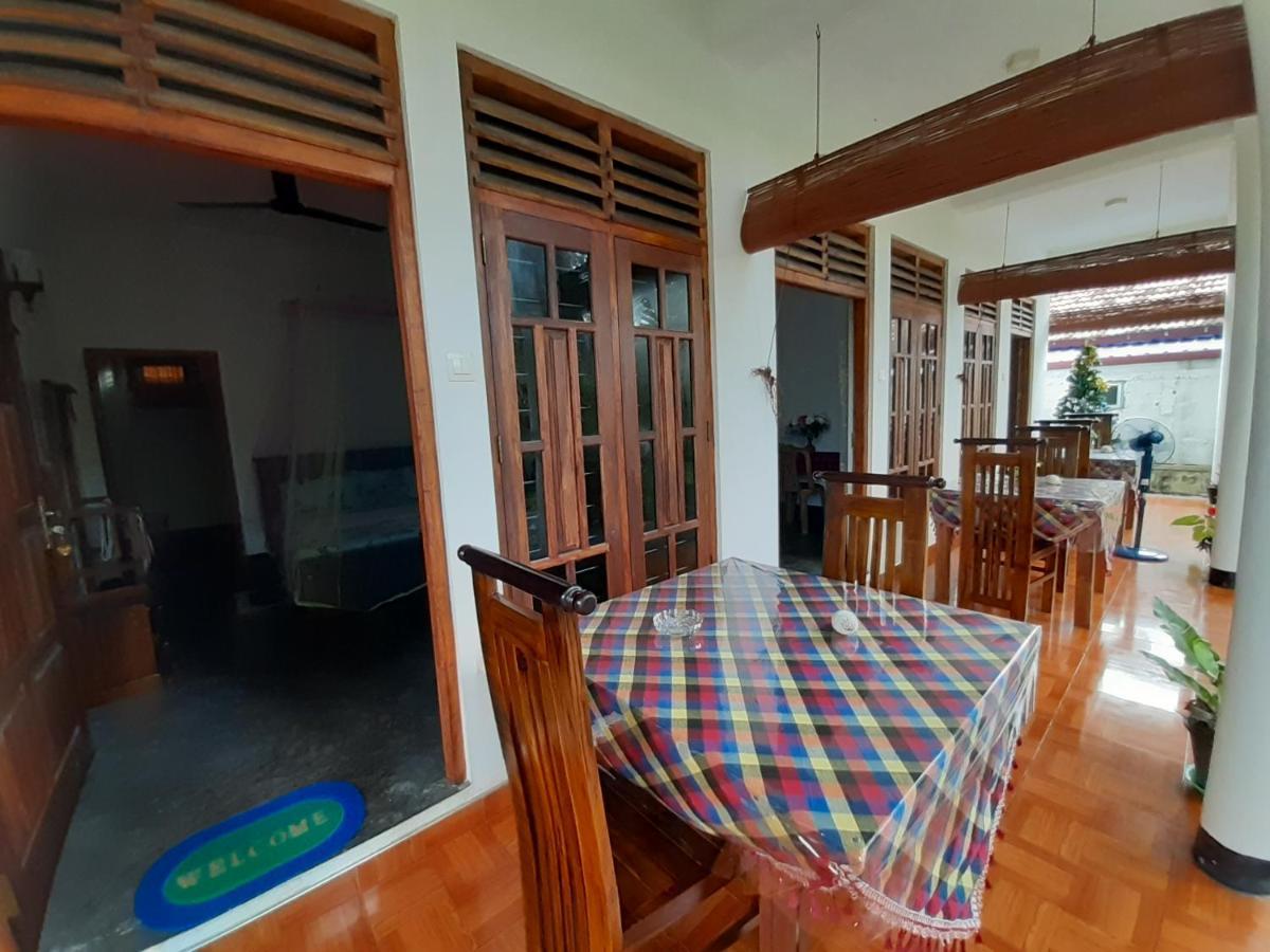 Sayura Beach Hotel Mirissa Bagian luar foto