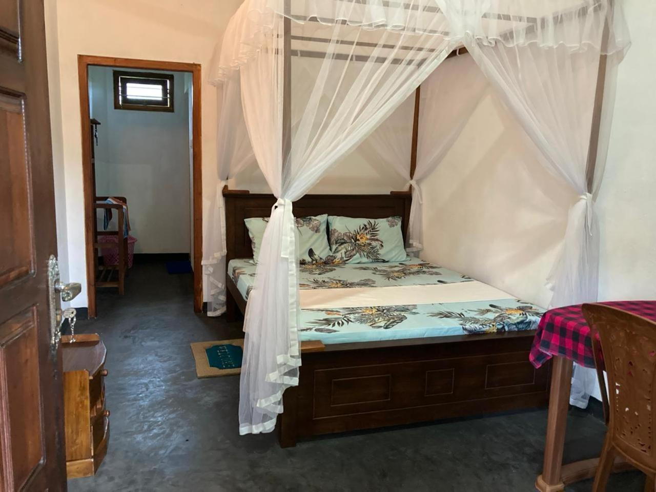 Sayura Beach Hotel Mirissa Bagian luar foto