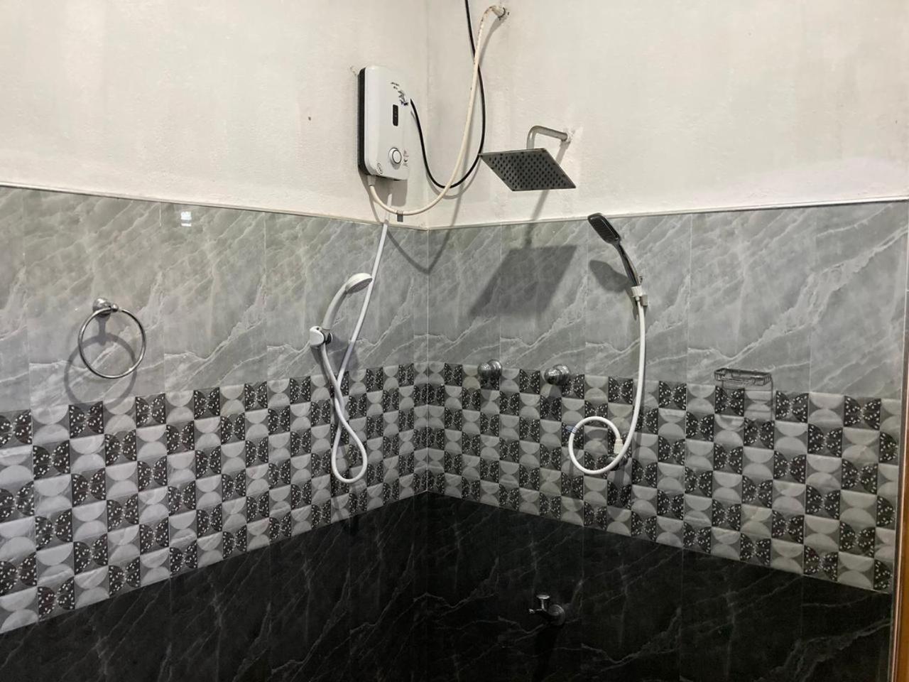 Sayura Beach Hotel Mirissa Bagian luar foto