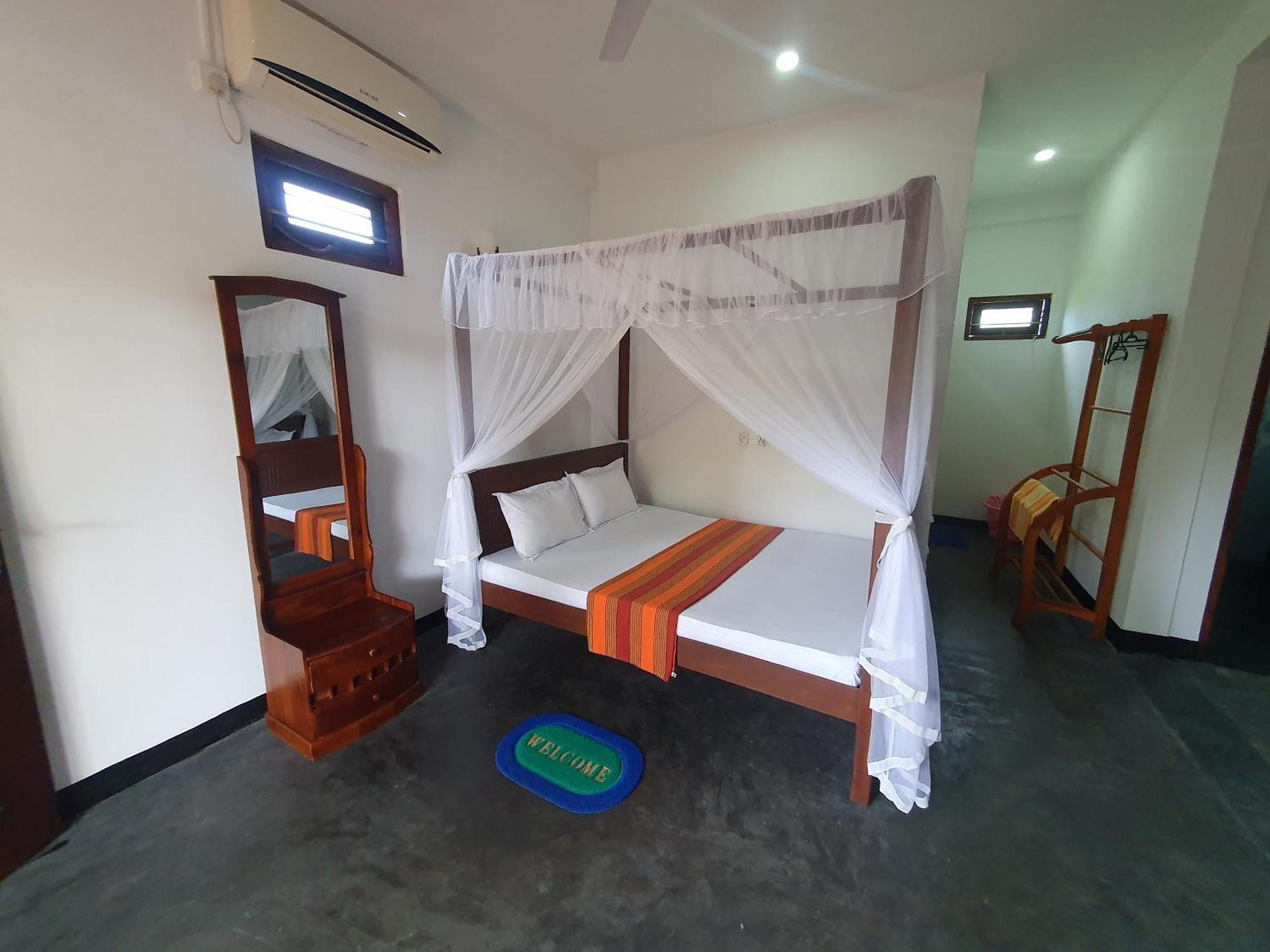 Sayura Beach Hotel Mirissa Bagian luar foto