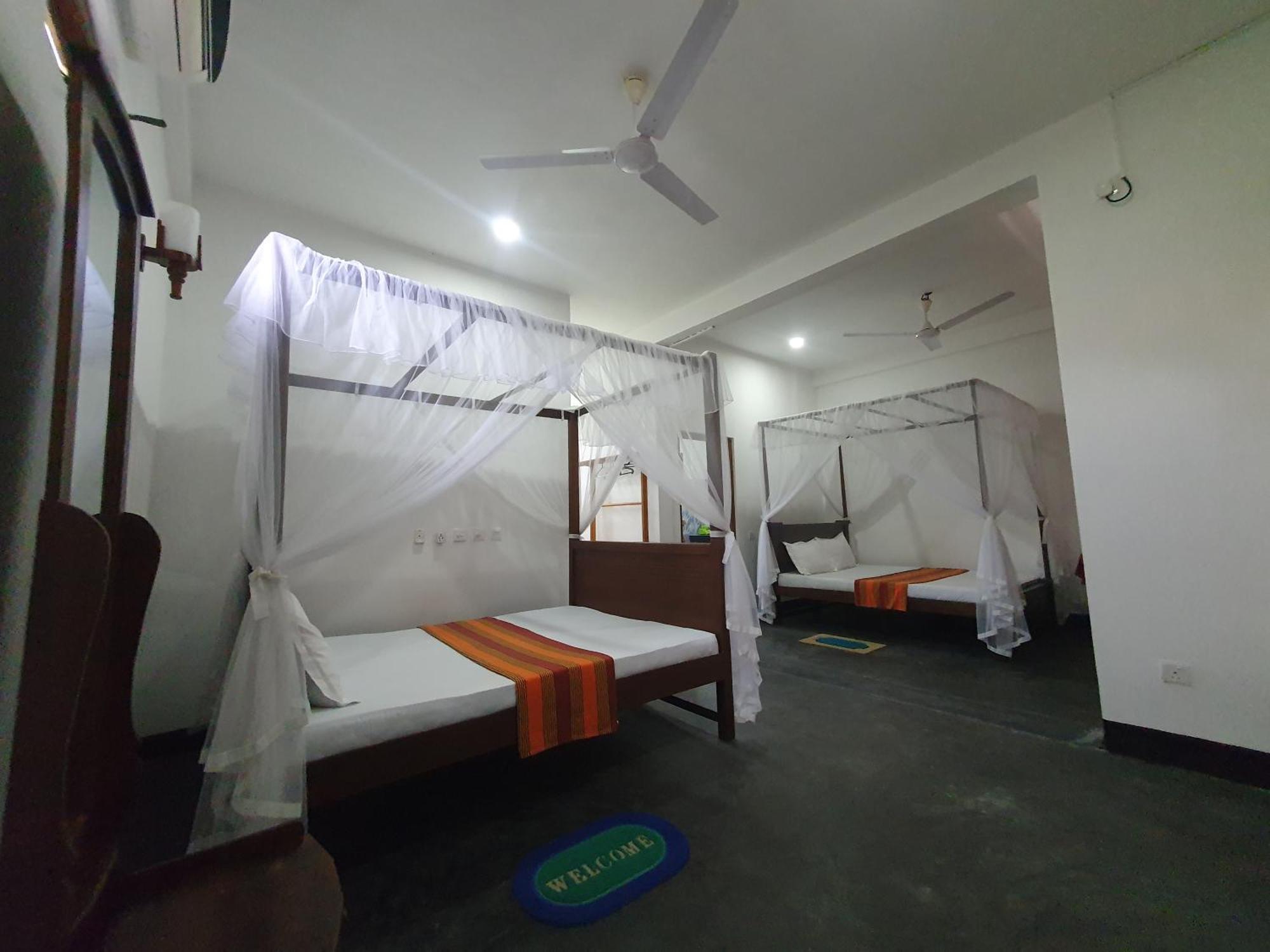 Sayura Beach Hotel Mirissa Bagian luar foto