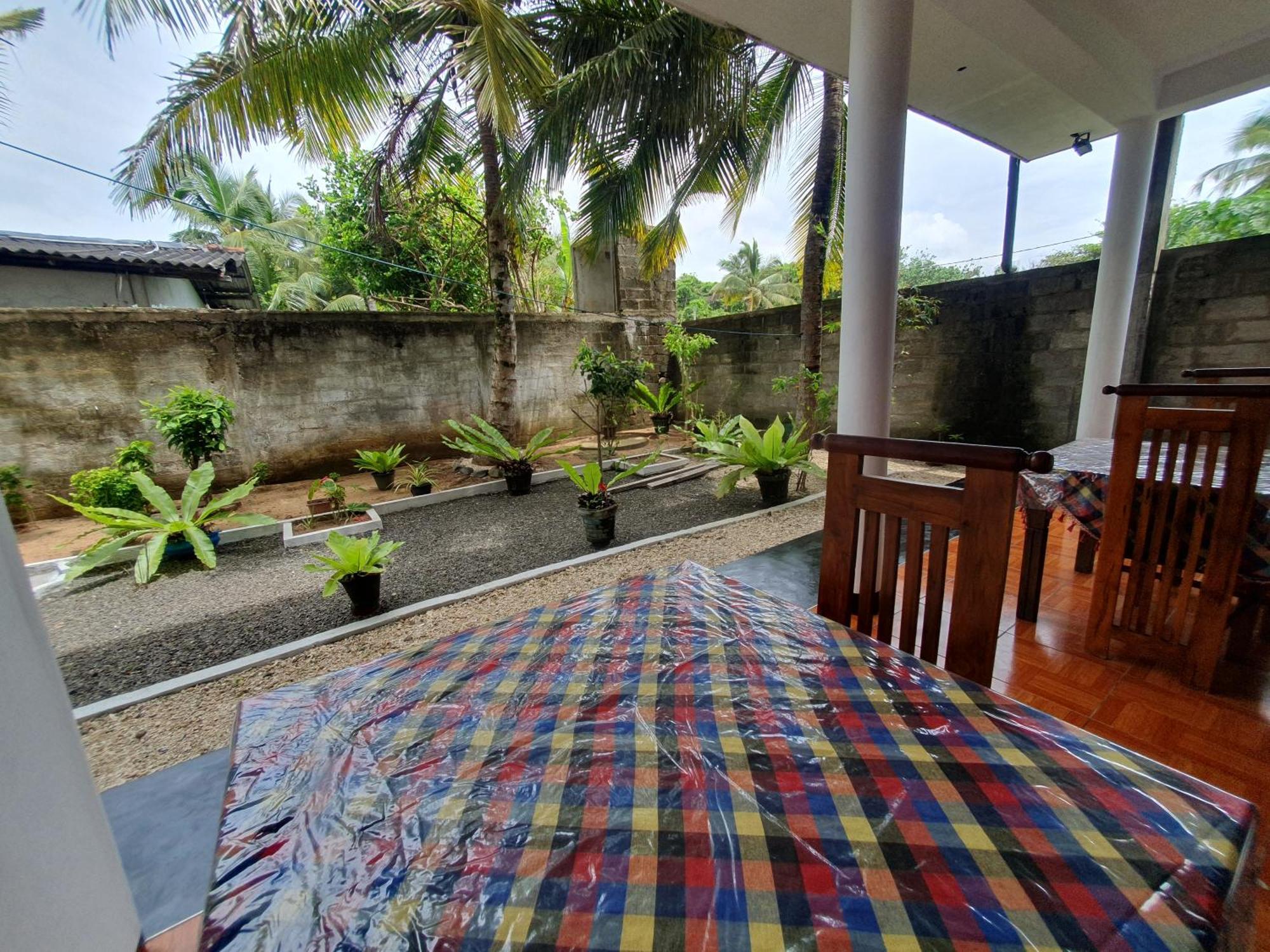 Sayura Beach Hotel Mirissa Bagian luar foto
