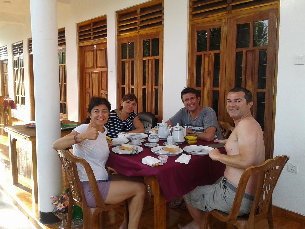 Sayura Beach Hotel Mirissa Bagian luar foto